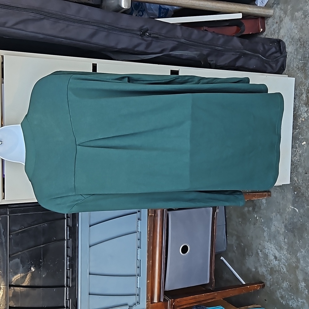 Green top - Picture 2 of 4